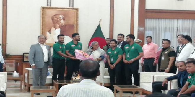 বিশ্বকাপযাত্রার আগে প্রধানমন্ত্রীর সঙ্গে সাক্ষাৎ করলেন মাশরাফিরা